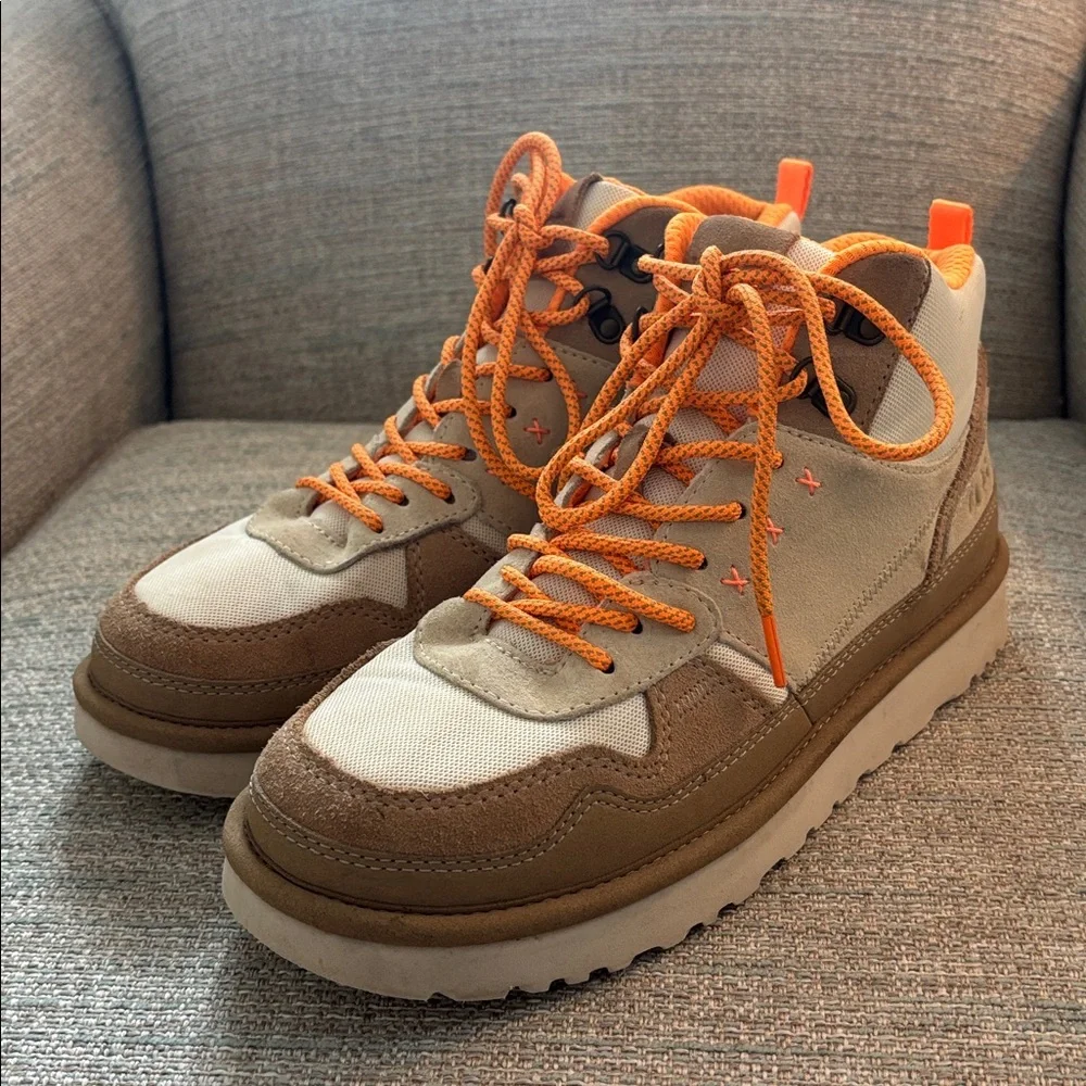 UGG Highland HI Heritage‎ Boots Tan Suede Women’s size 10